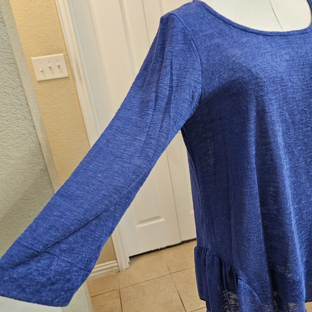 Nally & Millie Blue Lightweight Ruffle Hem Top – Size S/M NWT - Picture 6 of 13